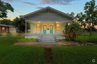 Building Photo - 2402 E 10th Ave