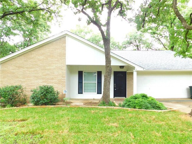 Building Photo - 210 Lake Vista W