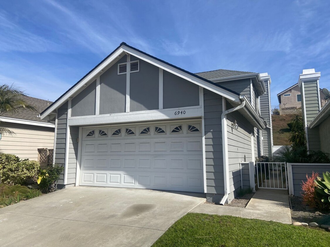 Primary Photo - Beautiful Home in Harbor Pointe!