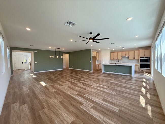 Foto del edificio - Spacious Southwest Las Vegas Gem | 5 Beds, Loft & 3,000+ Sq Ft Living