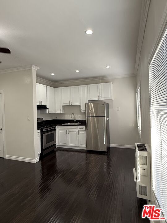 Foto del edificio - 334 Heliotrope Dr