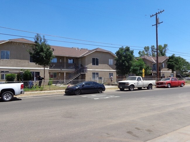 Building Photo - 5533 S Rowell Ave