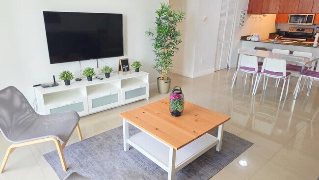 Building Photo - 1 SE 12th St