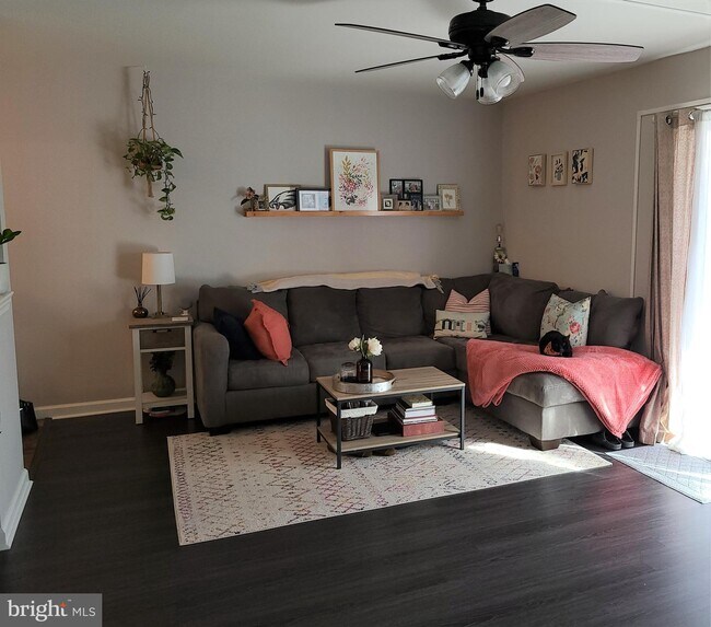 Foto del edificio - 6 Oliver Wolcott Bldg