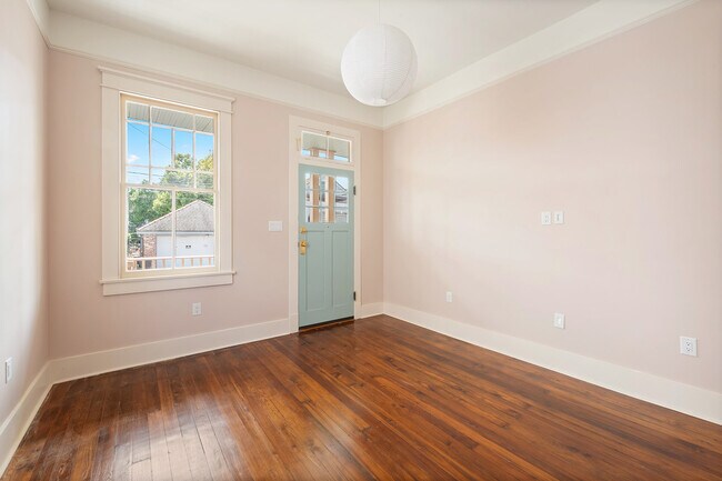 Building Photo - 2015 Kerlerec St