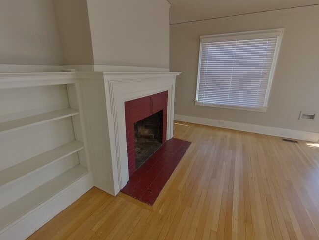 Building Photo - 2217-2219 NW Van Buren Ave