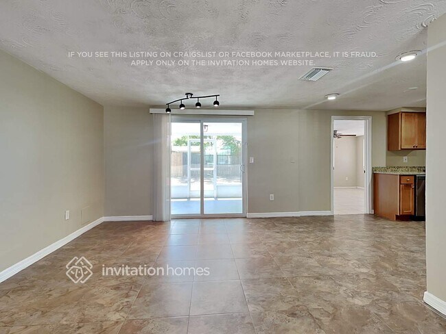 Building Photo - 3402 Eisenhower Dr