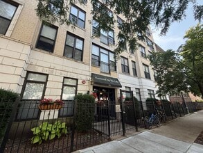 Building Photo - 811 W Eastwood Ave
