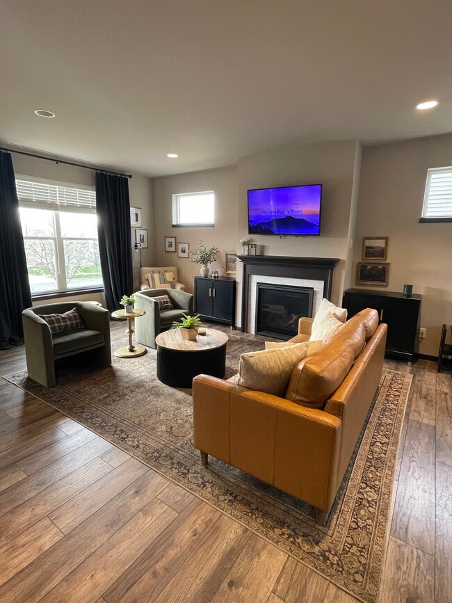 Building Photo - 5370 Little Bluestem Dr