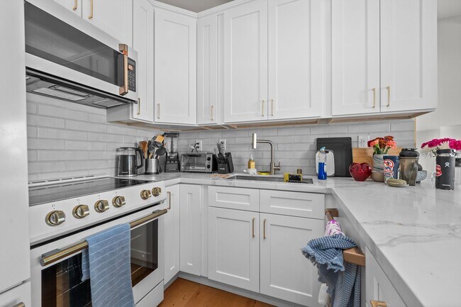 Foto del edificio - 5338 Hewlett Dr