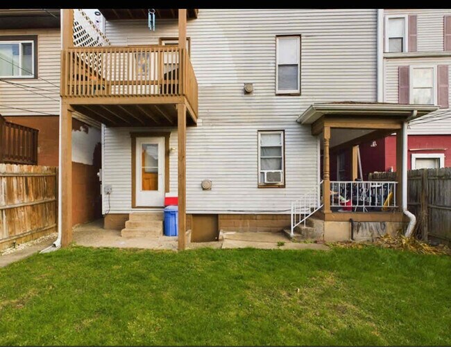 Foto del edificio - 529 Warwood Ave