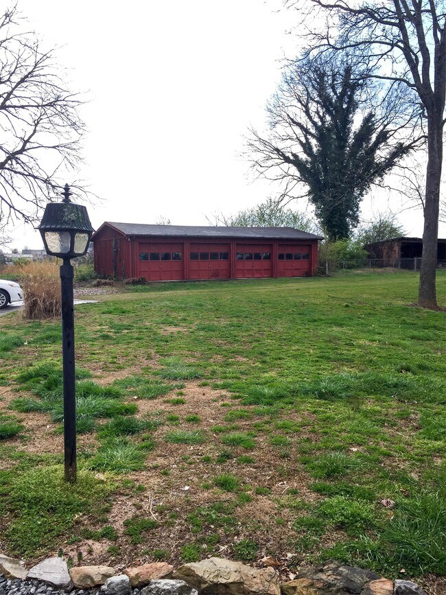 Building Photo - 3003 Sevierville Rd