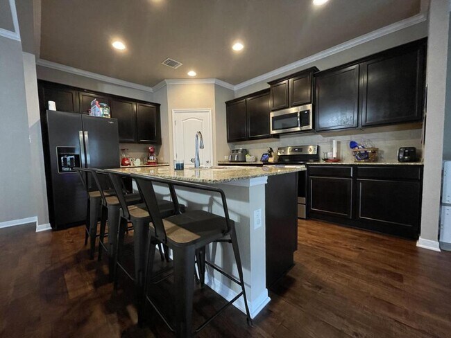Foto del edificio - 5812 Blackstone Dr