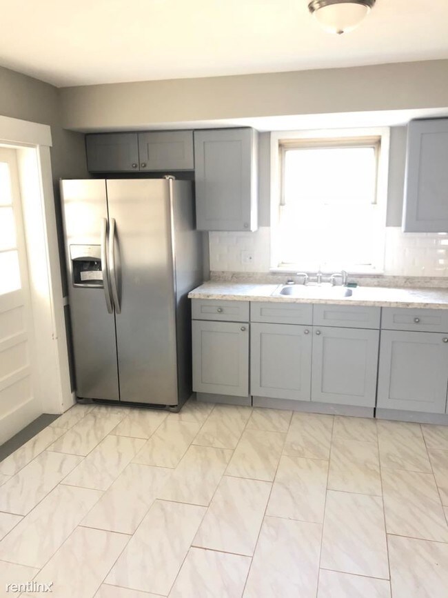 Building Photo - 3 br, 1 bath House - 21 Essex St