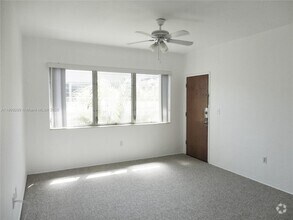 Building Photo - 4740 Pine Tree Dr