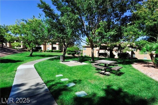 Foto del edificio - 231 W Horizon Ridge Pkwy
