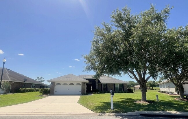 Foto del edificio - Spacious 4-Bedroom Brick Home in Preserve ...