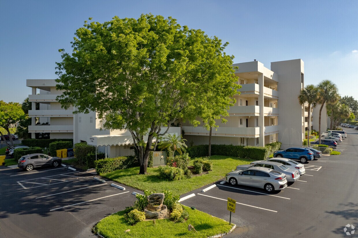 Poinciana Place Villas Condominios - Poinciana Place Villas Condominiums
