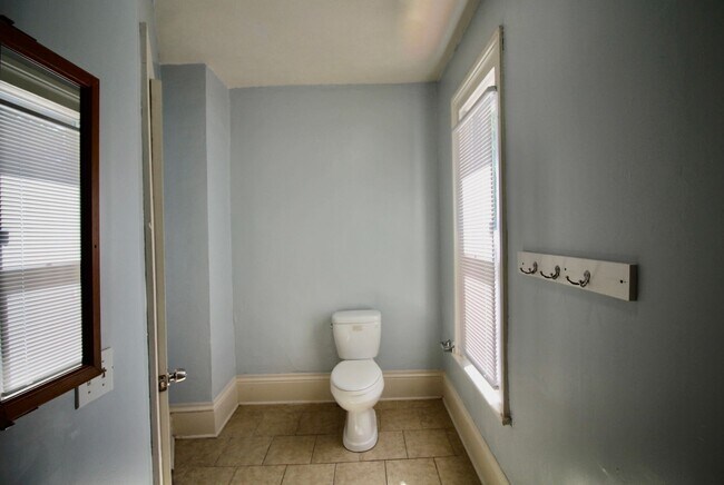 Foto del edificio - 4 Bedroom Home on West Side!