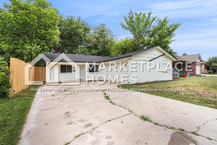 Foto principal - 945 Russell Rd