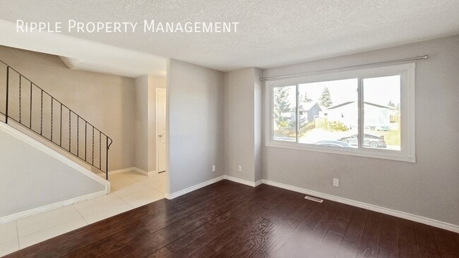 Building Photo - Fantastic 3 Beds, 1.5 Baths TownHouse | 1 ...