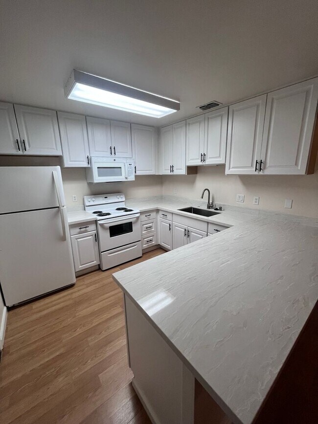 Foto del edificio - BEAUTIFUL UPDATED DUPLEX IN CITRUS HEIGHTS!!