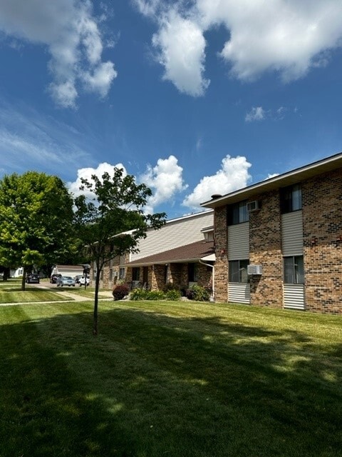 Building Photo - Downtown Estates