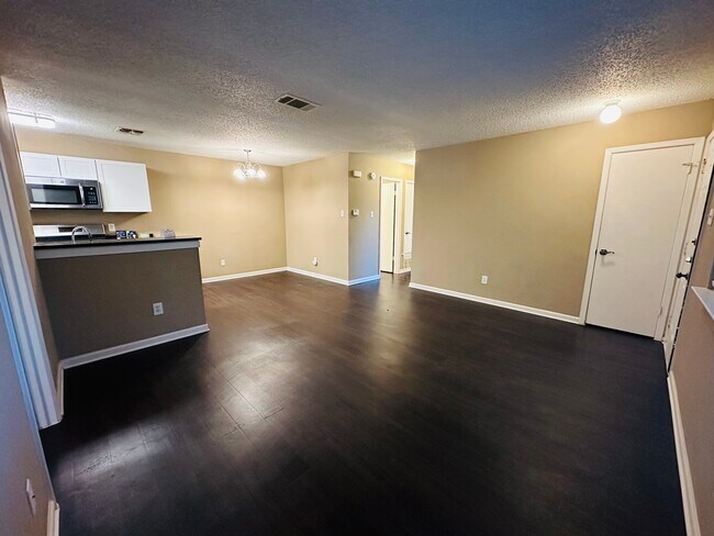 Foto del edificio - 1815 Gracy Farms Ln
