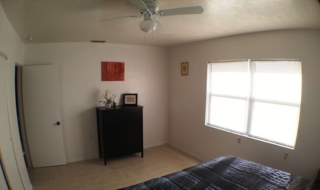 Building Photo - Charming 3 bedroom
