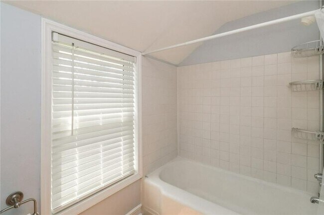 Baño (Vista 2) - 137 Shelbourne Rd