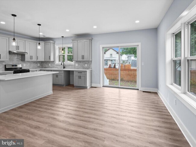 Building Photo - 37 E Taylor Ave