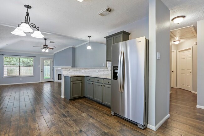 Foto del edificio - 21803 Whispering Forest Dr