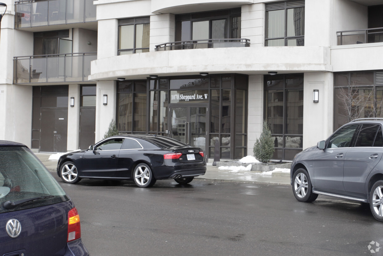 Photo du bâtiment - 1070 Sheppard Ave W