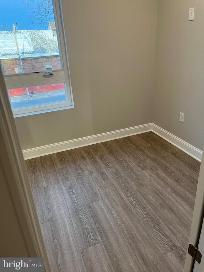 Foto del edificio - 2220 N Franklin St