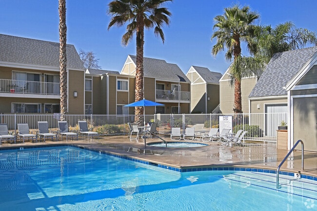 Building Photo - Vista Gardens Apartments