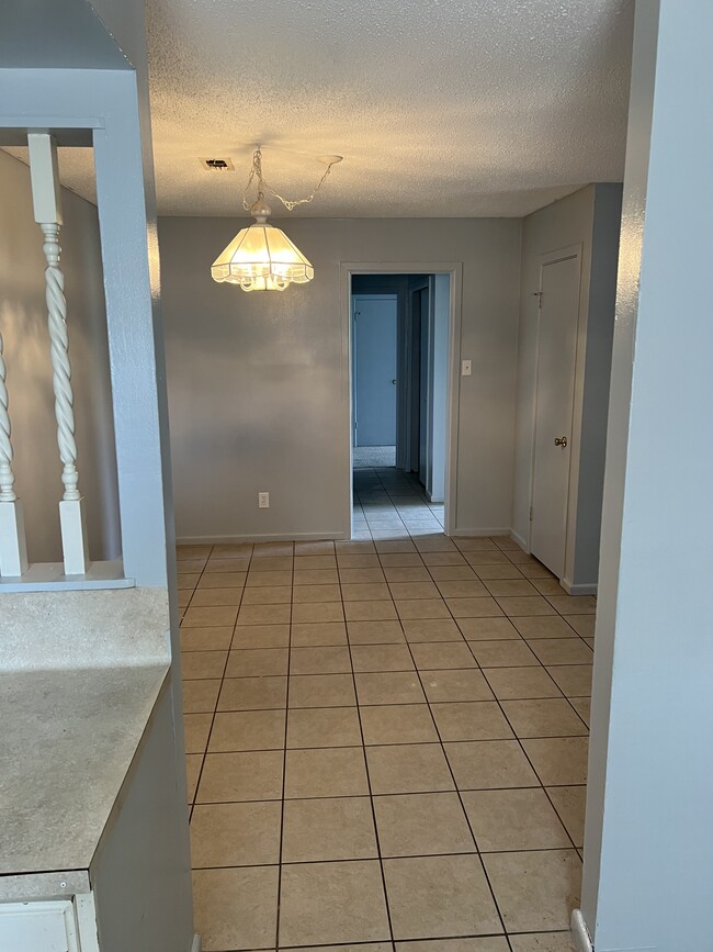 Building Photo - 4721 Violet Ave