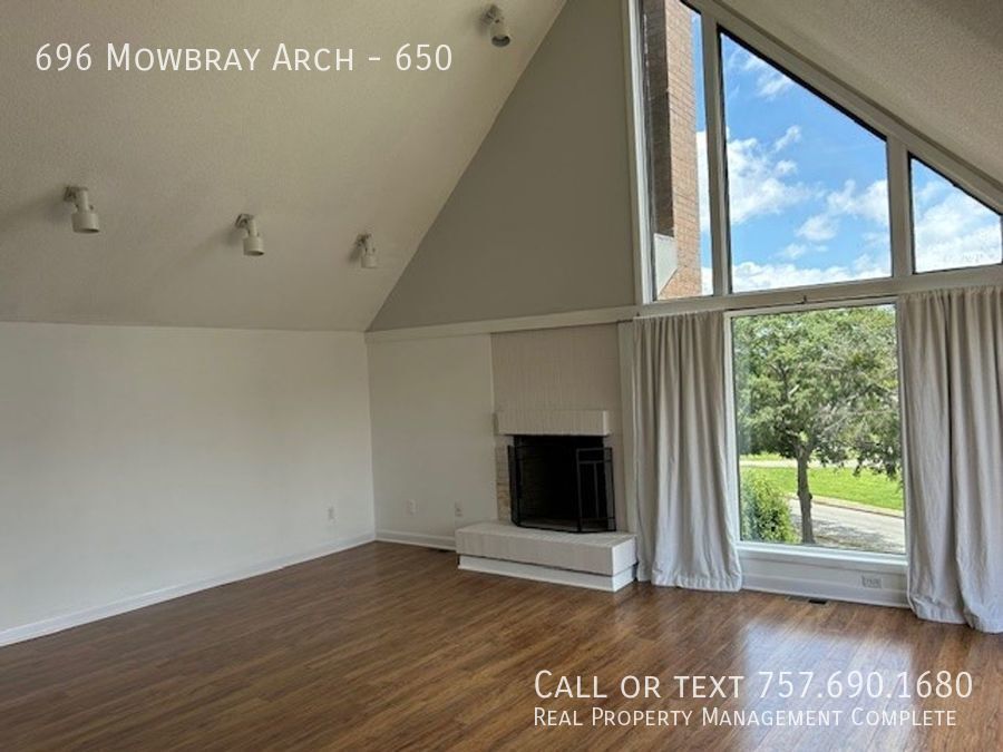 Primary Photo - 1 bedroom, 1 bath, 960 SF apartment locate...