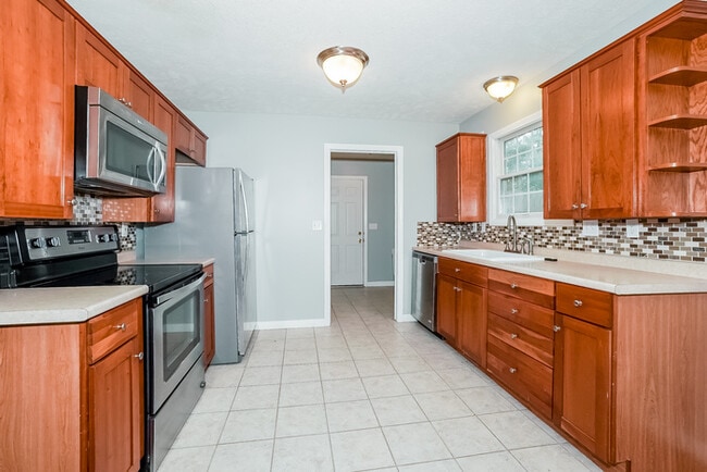 Building Photo - 123 Plymouth Rd