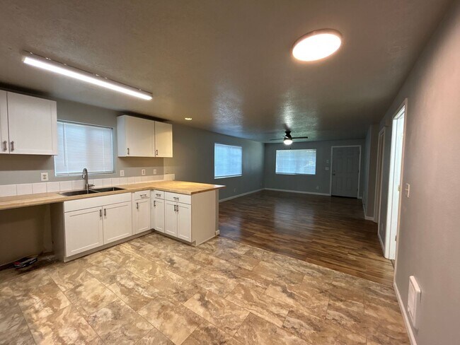 Foto del edificio - 2855-2855 SW Umatilla Ave
