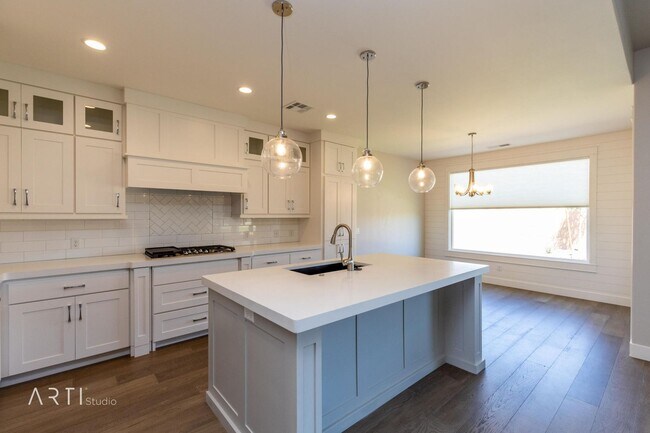 Building Photo - Fantastic 4-Bedroom Home in Little Valley ...