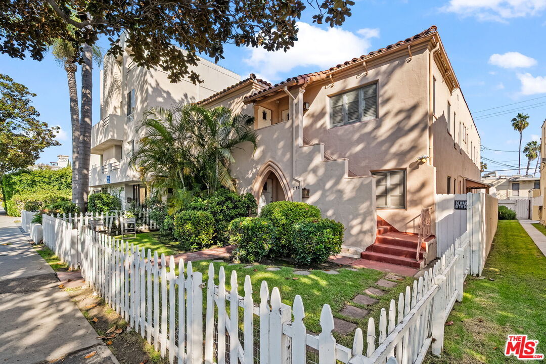 Primary Photo - 1142 S Clark Dr