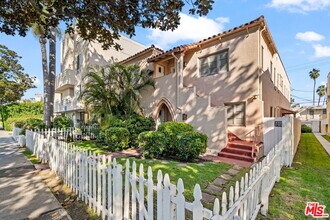 Building Photo - 1142 S Clark Dr