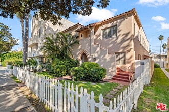 Building Photo - 1142 S Clark Dr