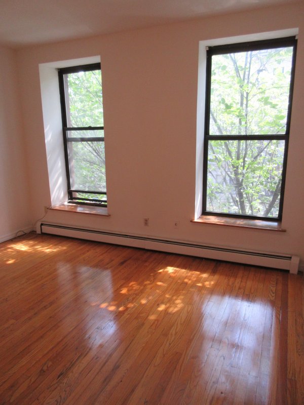 Building Photo - 551 Manhattan Ave