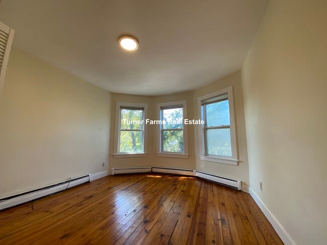 Building Photo - 65 Pleasant St