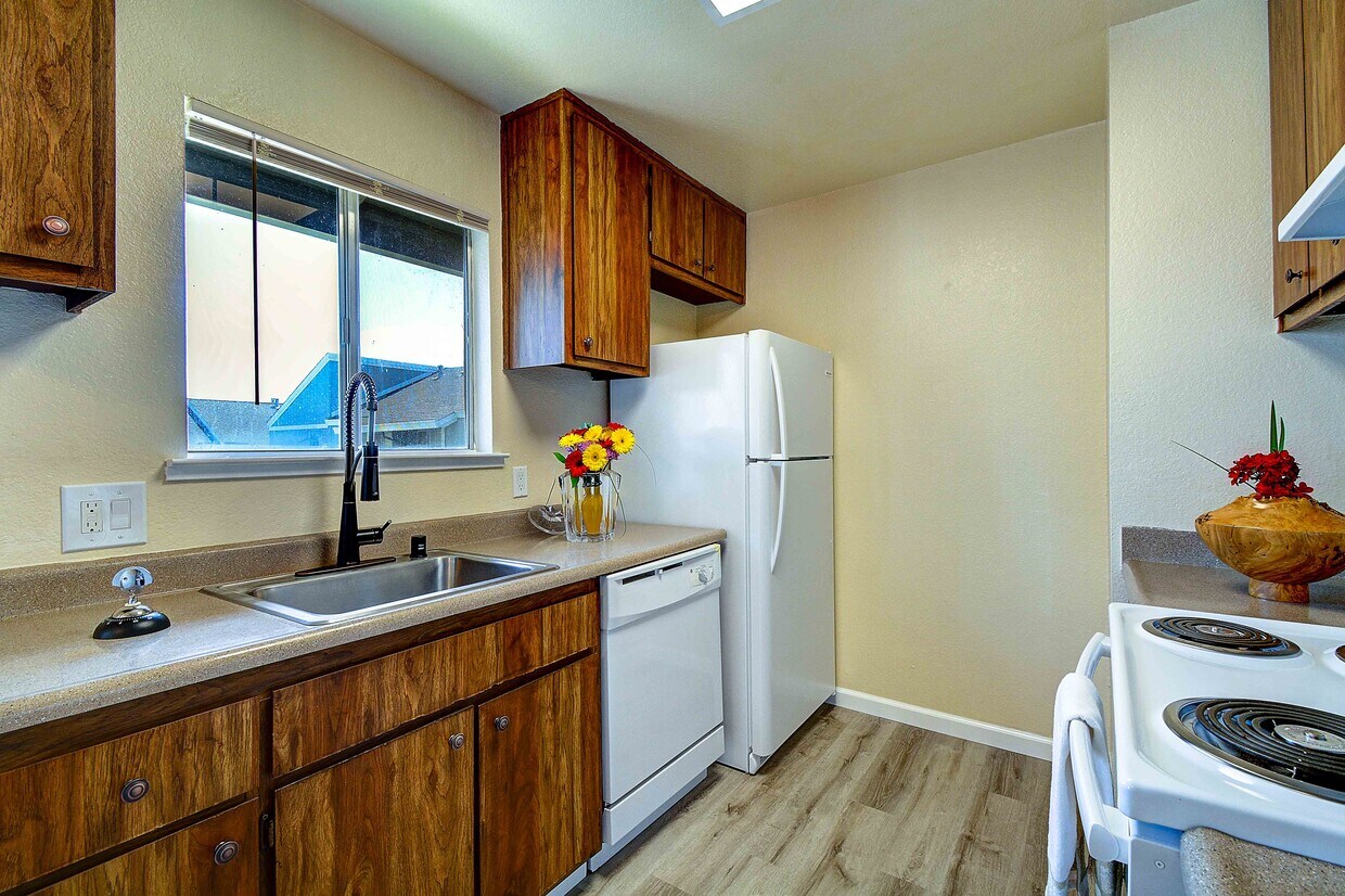 Foto principal - 2355 Fairfield Ave
