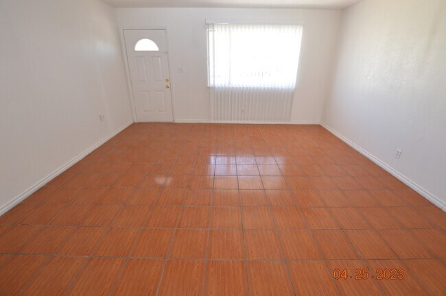 Building Photo - 4565 Payson Ave