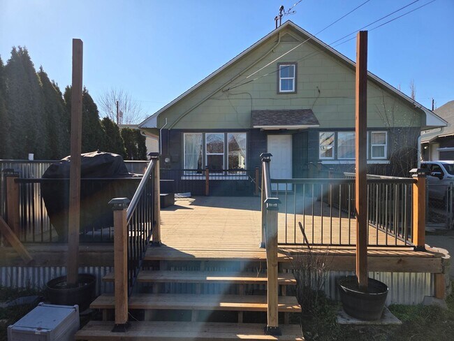 Building Photo - Furnished 1 Bedroom 1 Bath Basement Unit