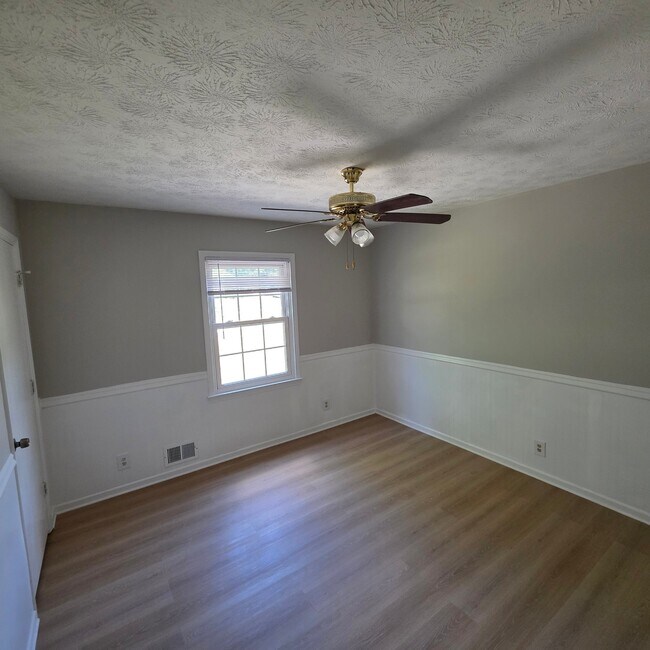 Building Photo - 552 Plantation Blvd
