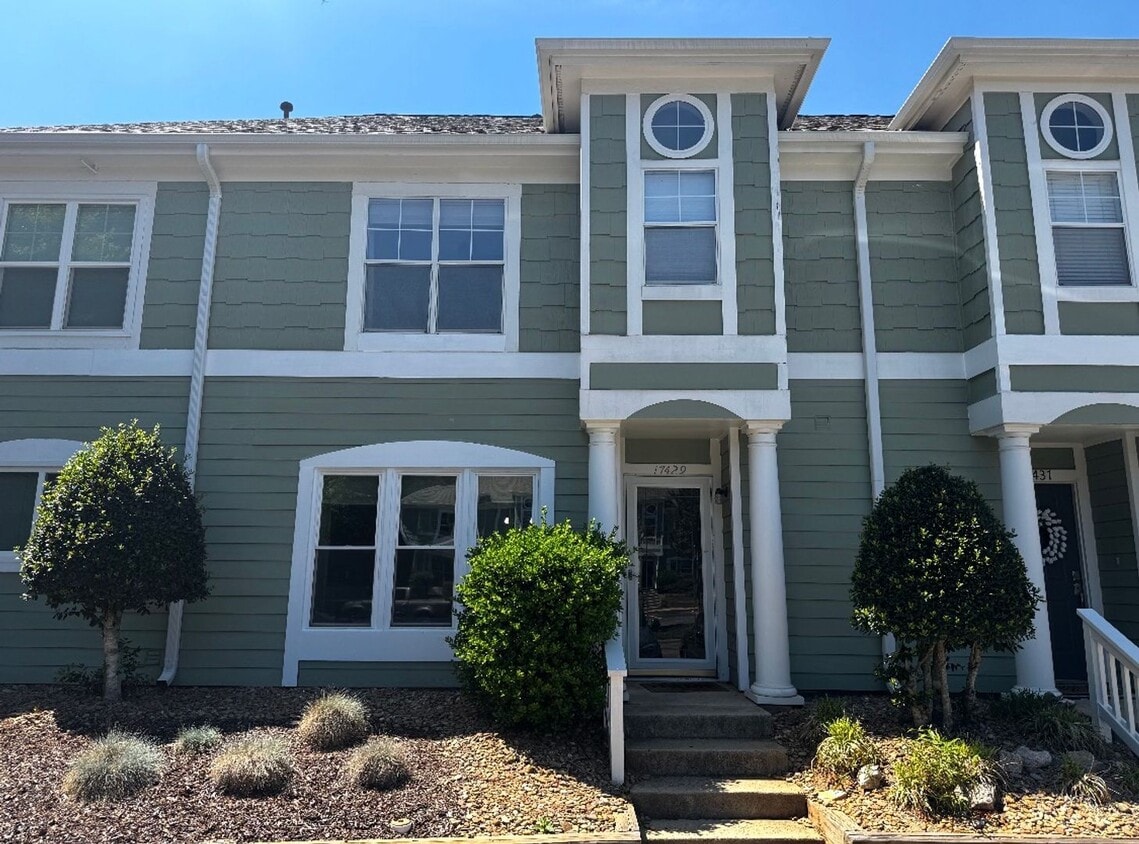 Building Photo - 3BR Townhome - Lake Living in Vineyard Point with Boat Slip Access Near Lake Norman
